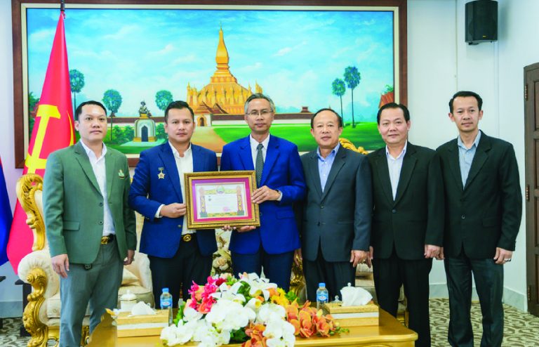Receive a medal from the supreme people’s court (December 2022)